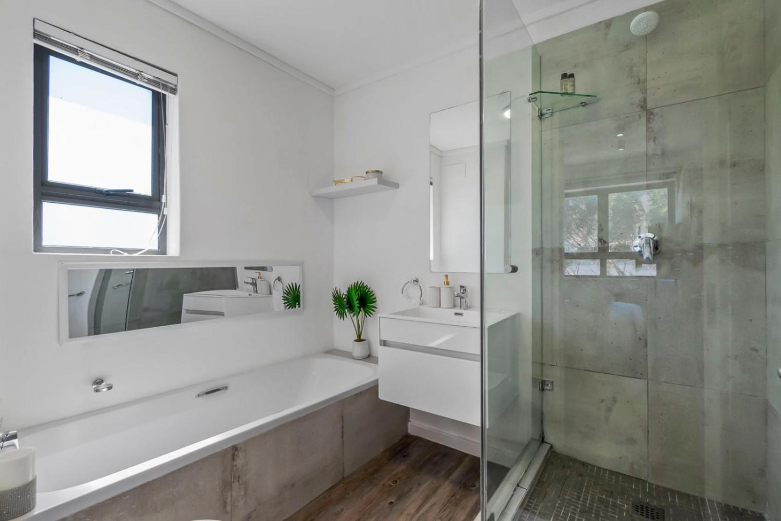 Castle Rock 2-bedroom With Iconic Views Cape Town