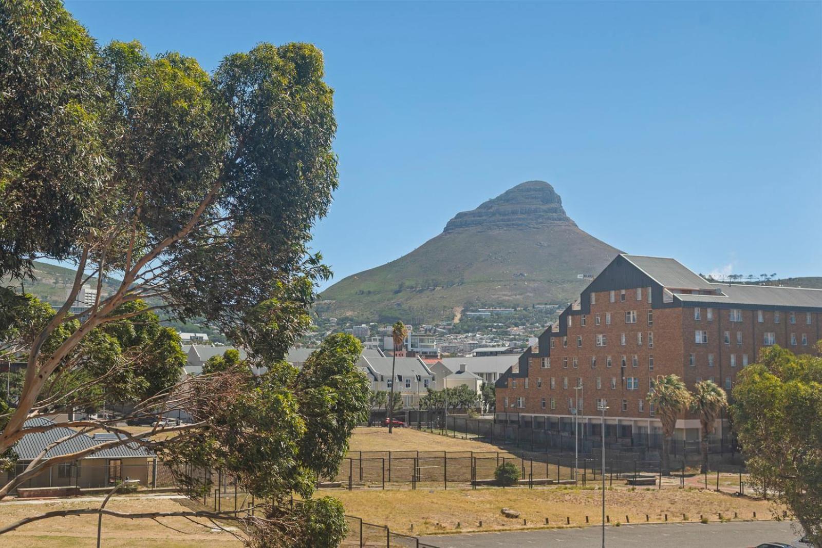 Castle Rock 2-bedroom With Iconic Views * Cape Town