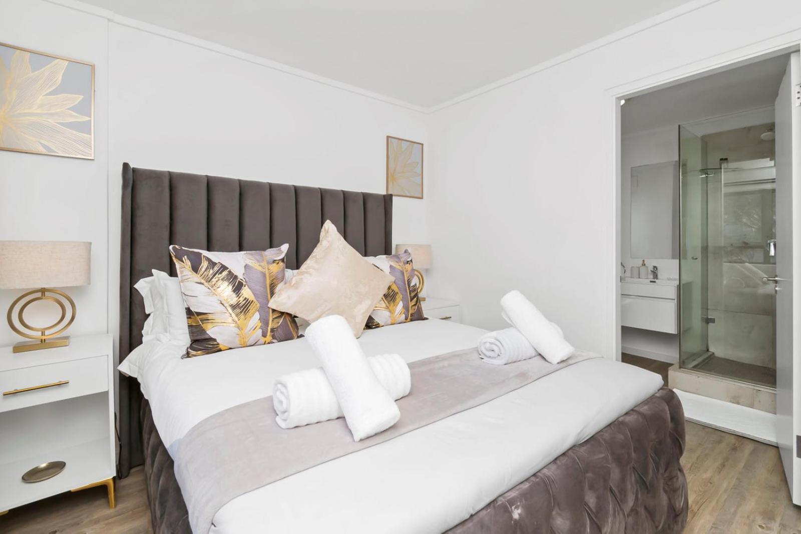 Castle Rock 2-bedroom With Iconic Views Cape Town